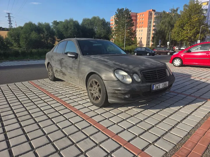 Mercedes-Benz E 200