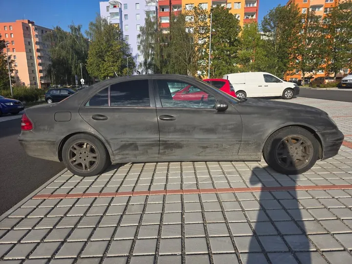 Mercedes-Benz E 200