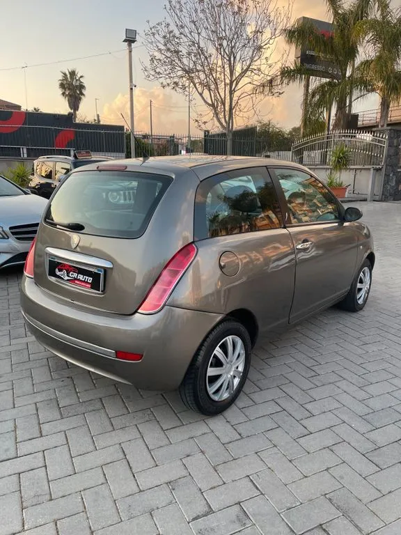 Lancia Ypsilon