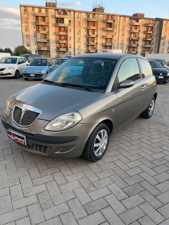 Lancia Ypsilon