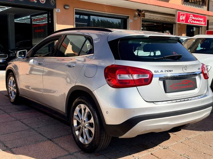 Mercedes-Benz GLA 200