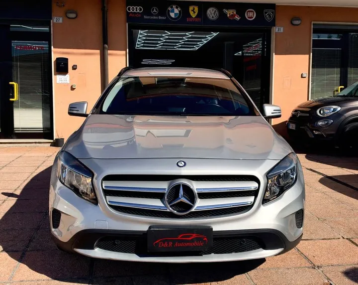 Mercedes-Benz GLA 200