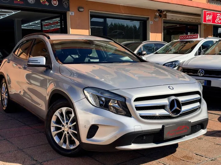 Mercedes-Benz GLA 200