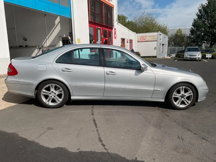 Mercedes-Benz E 200