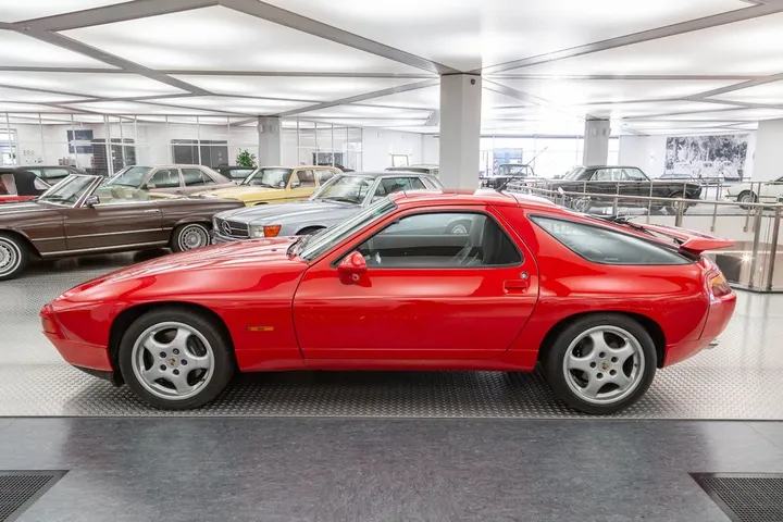 Porsche 928