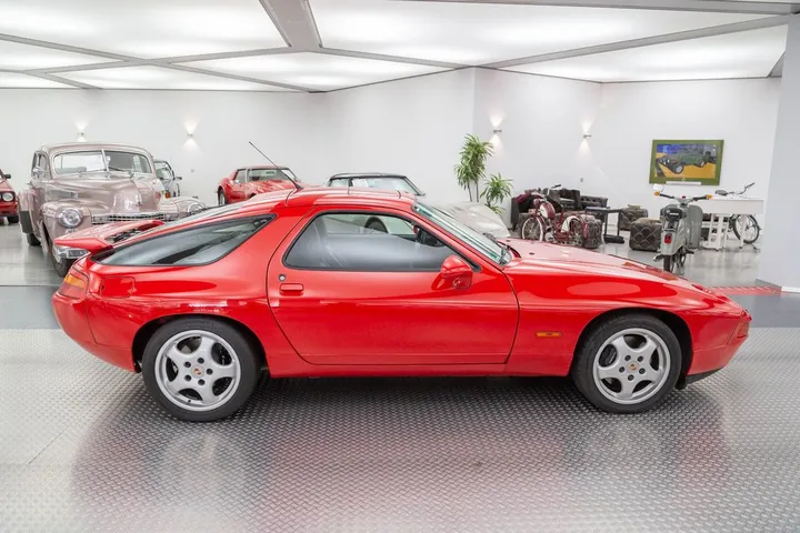 Porsche 928