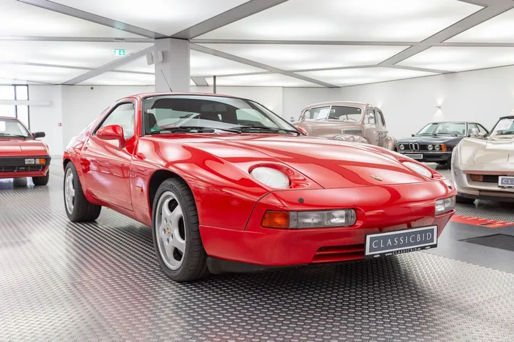 Porsche 928