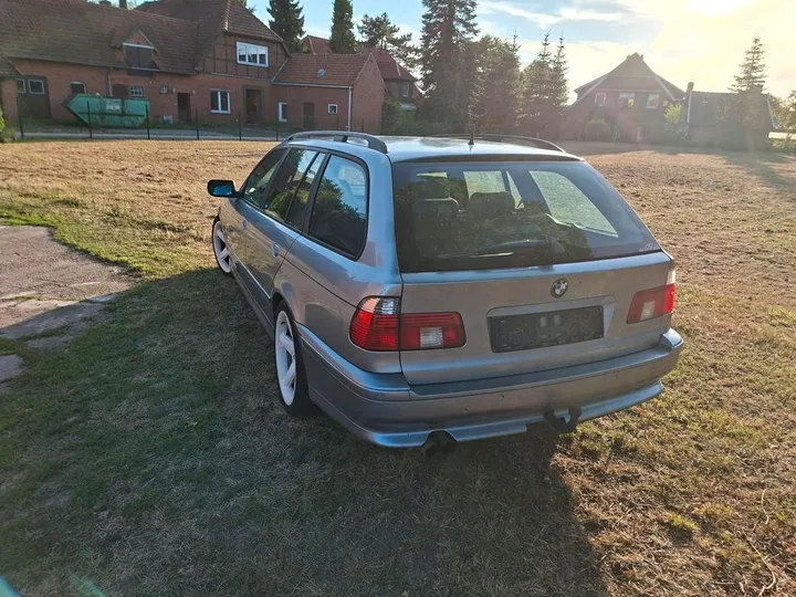 BMW 525