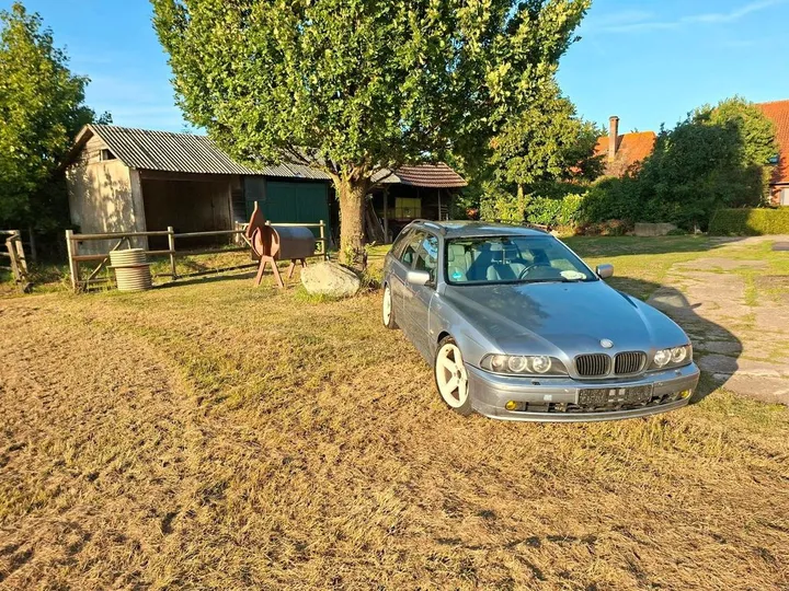 BMW 525