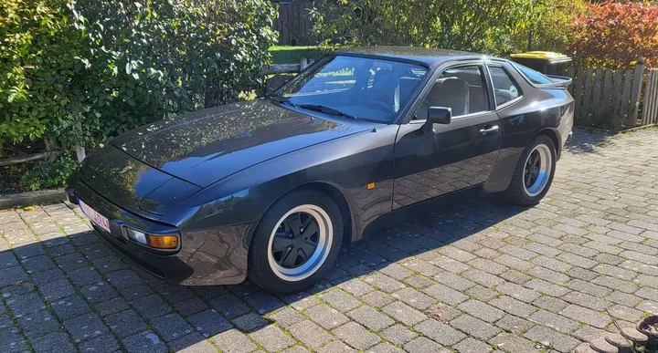 Porsche 944