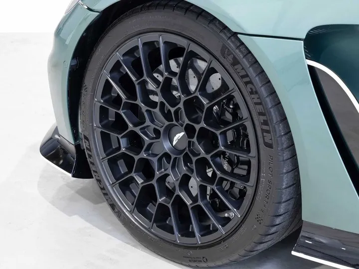 Aston Martin V12 Vantage
