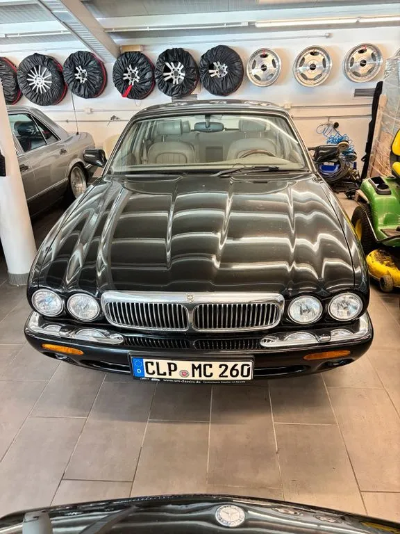 Jaguar XJ8