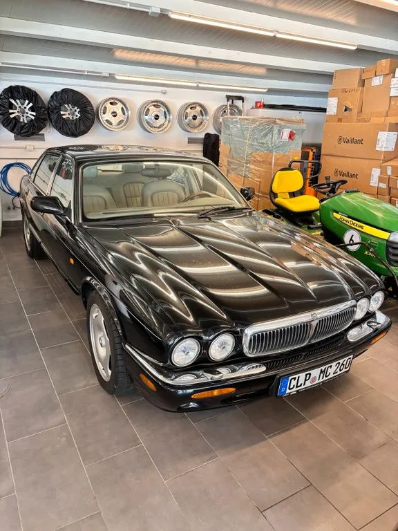 Jaguar XJ8