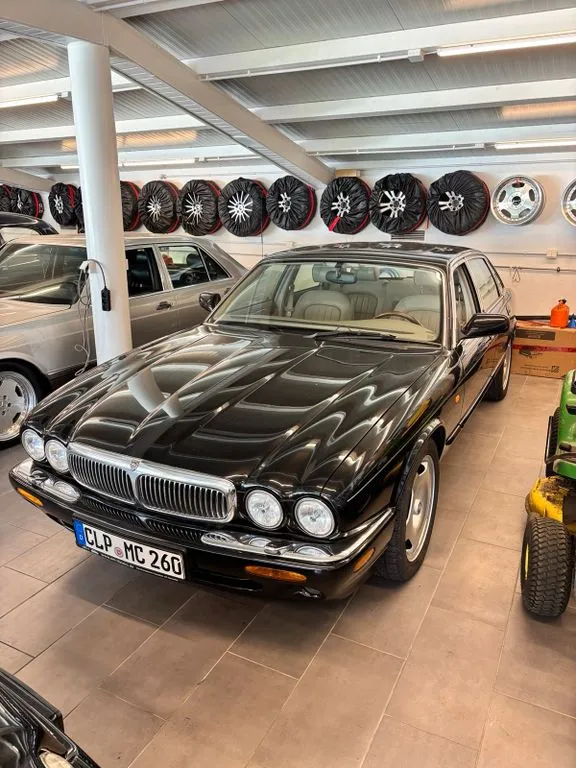 Jaguar XJ8