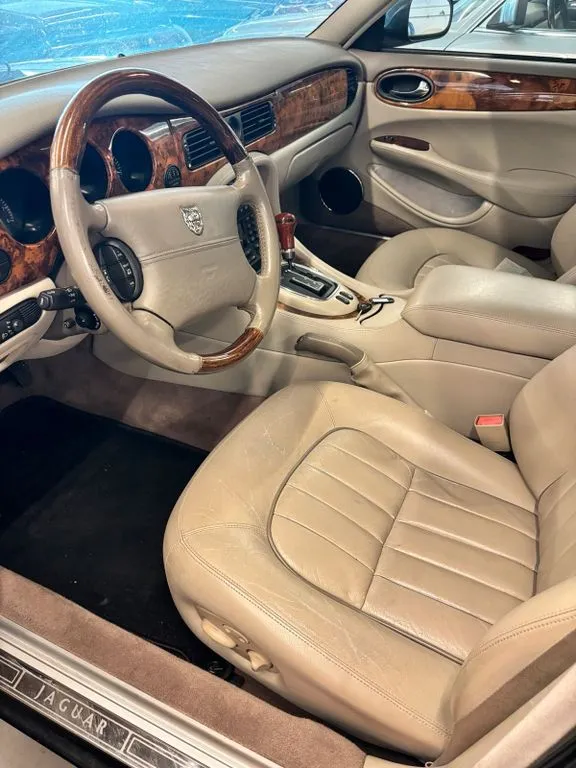 Jaguar XJ8