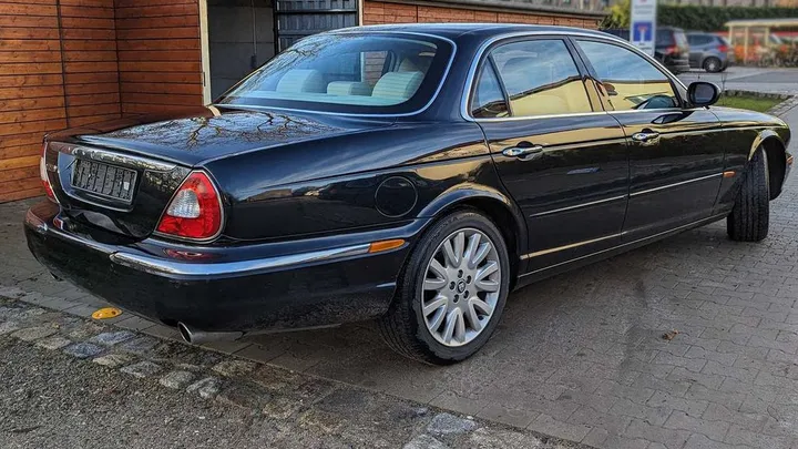 Jaguar XJ8