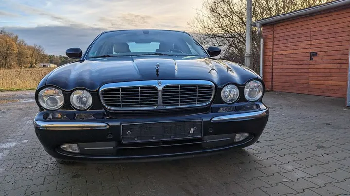 Jaguar XJ8