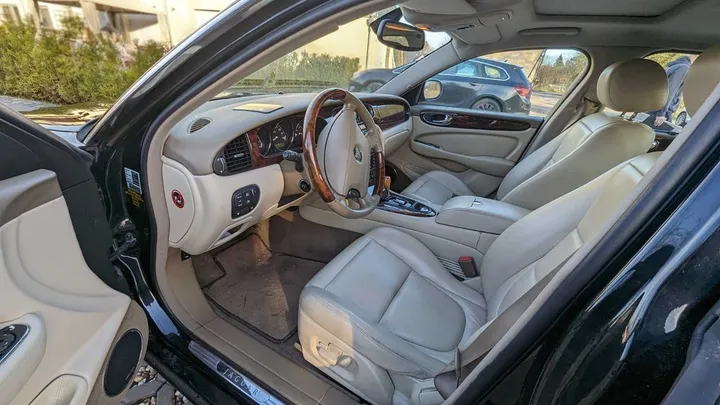 Jaguar XJ8