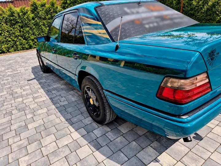 Mercedes-Benz E 300