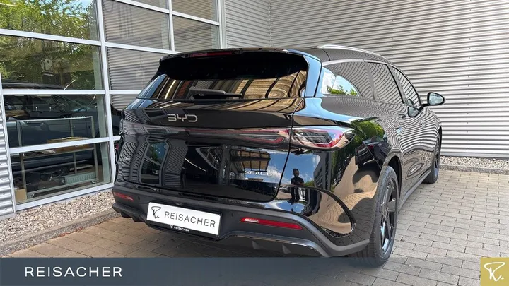 BYD SEAL 6