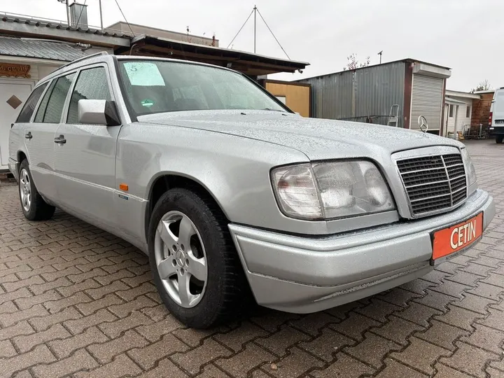 Mercedes-Benz E 200