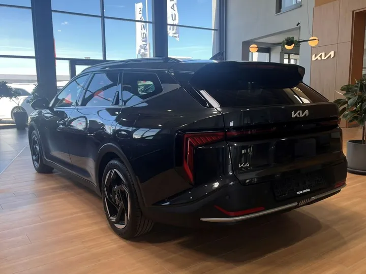 Kia K4
