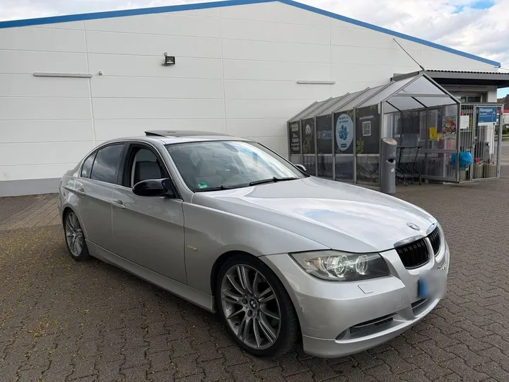 BMW 330