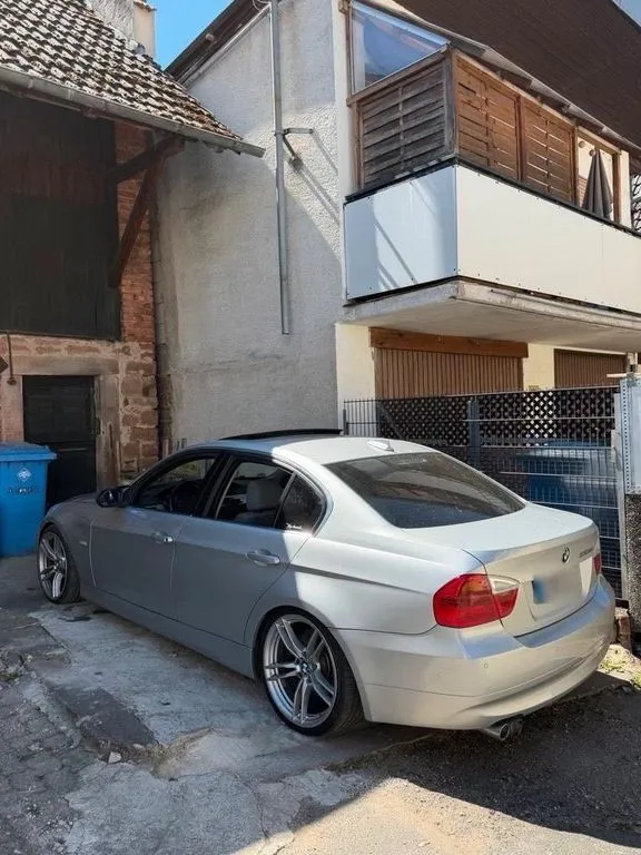 BMW 330