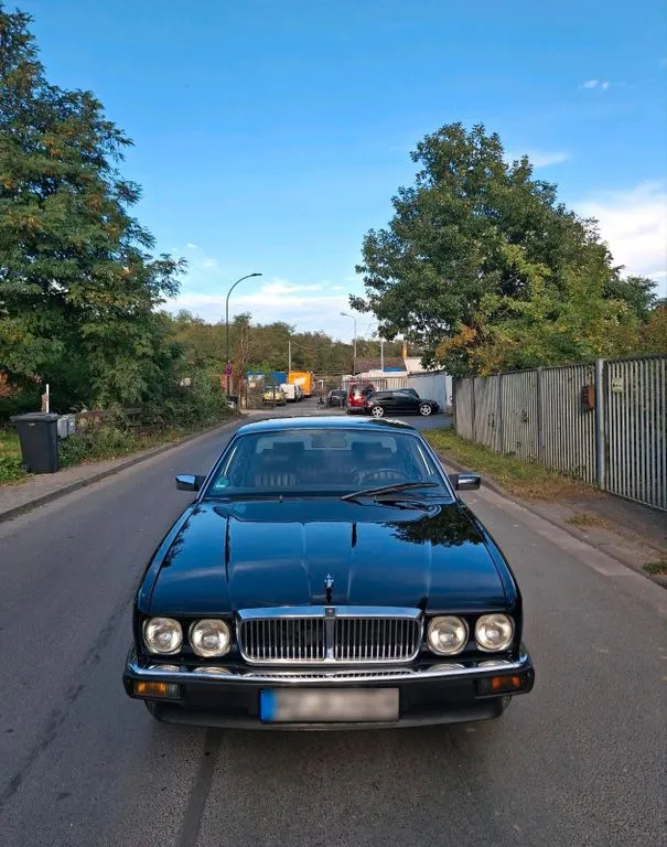 Jaguar XJ40