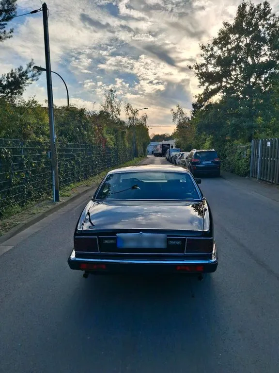 Jaguar XJ40