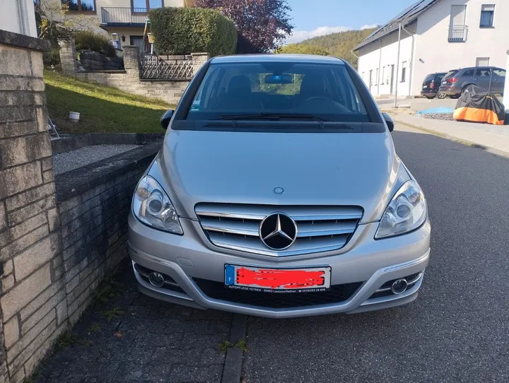 Mercedes-Benz B 200