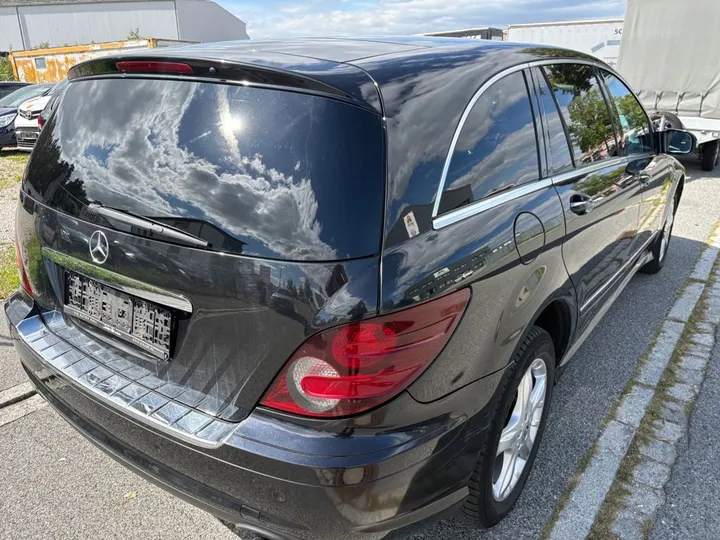 Mercedes-Benz R 320
