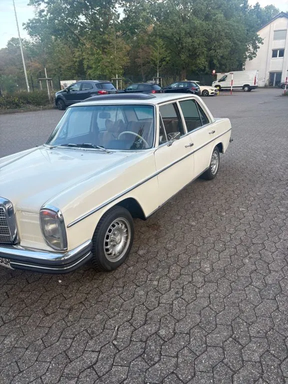Mercedes-Benz 250