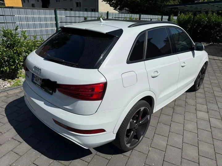Audi RSQ3