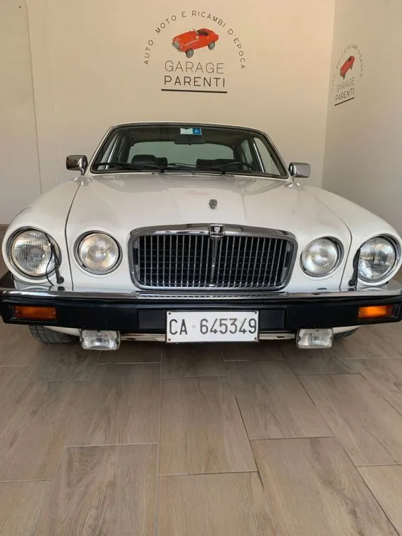 Jaguar XJ