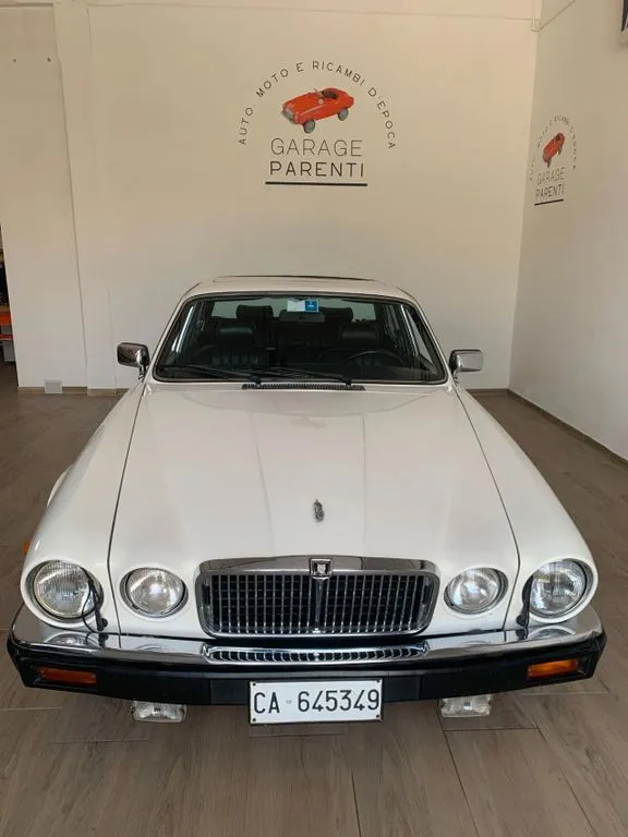 Jaguar XJ