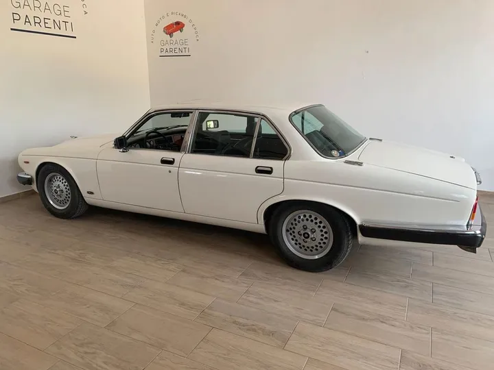 Jaguar XJ