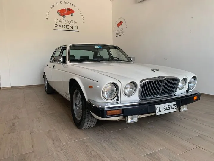 Jaguar XJ