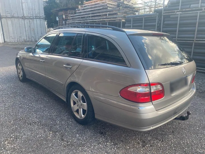 Mercedes-Benz E 220