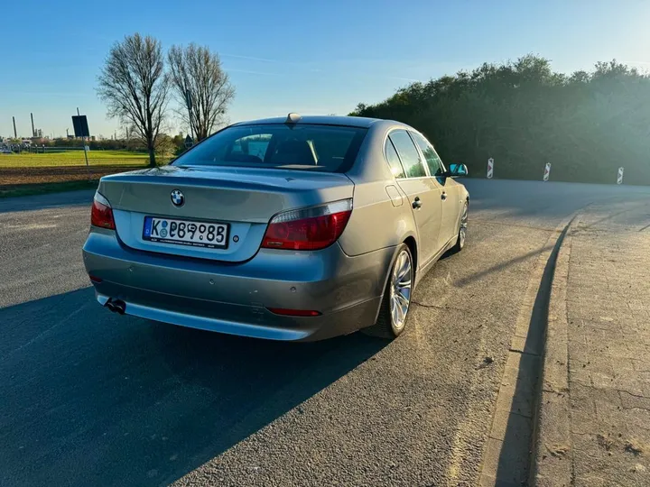 BMW 525