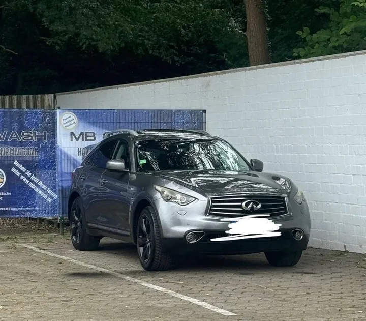 Infiniti QX70