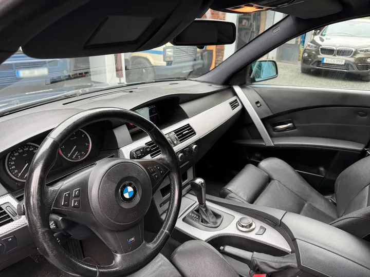 BMW 525