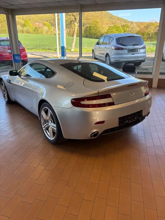 Aston Martin V8 Vantage