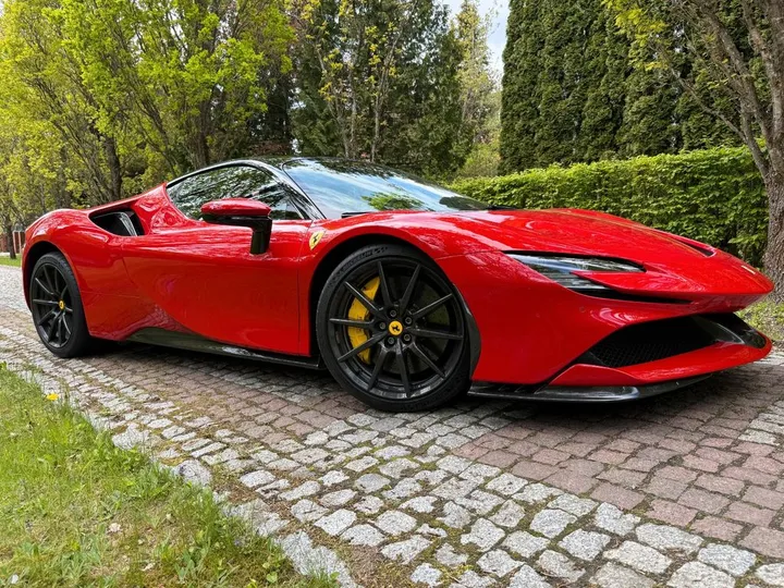 Ferrari SF90