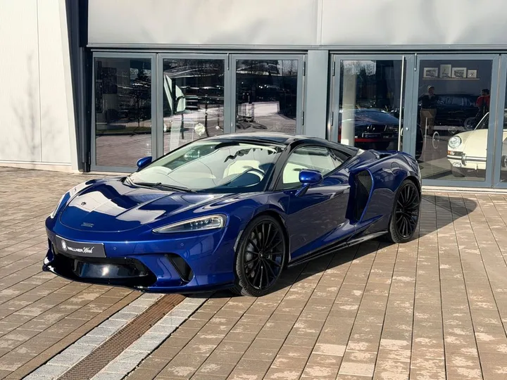 McLaren GT