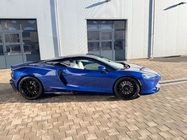McLaren GT