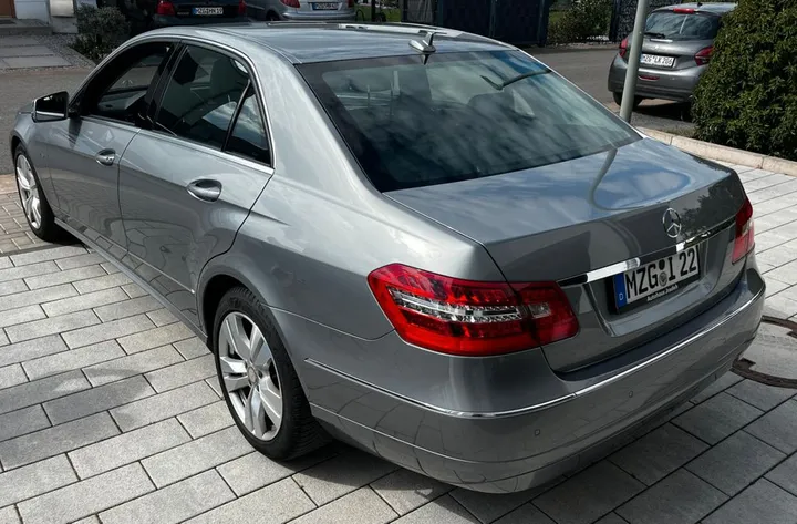 Mercedes-Benz E 220