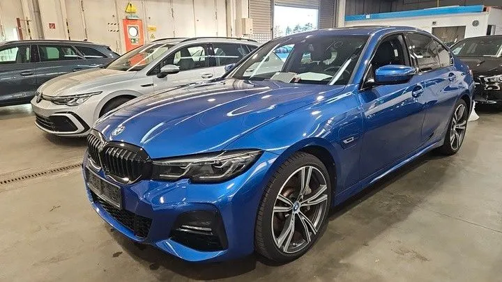 BMW 330