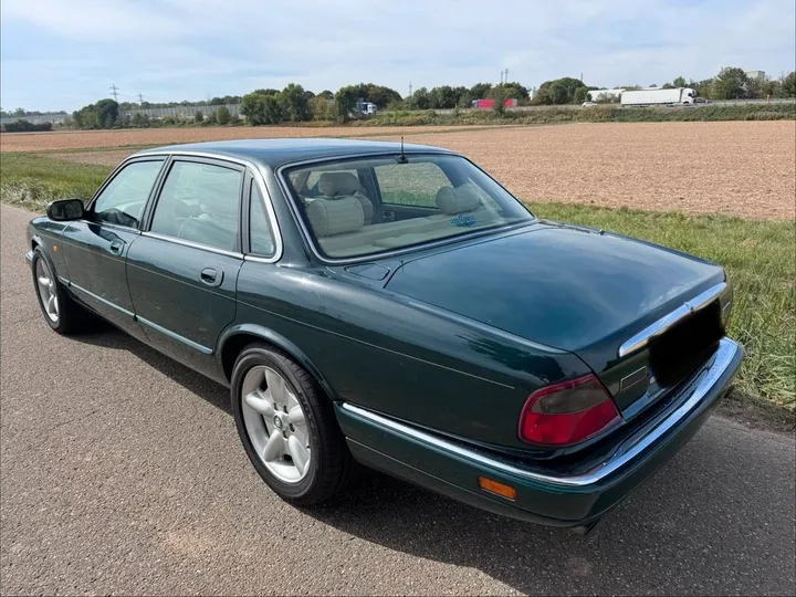 Jaguar XJ