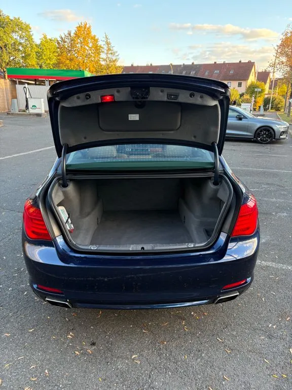 BMW 750